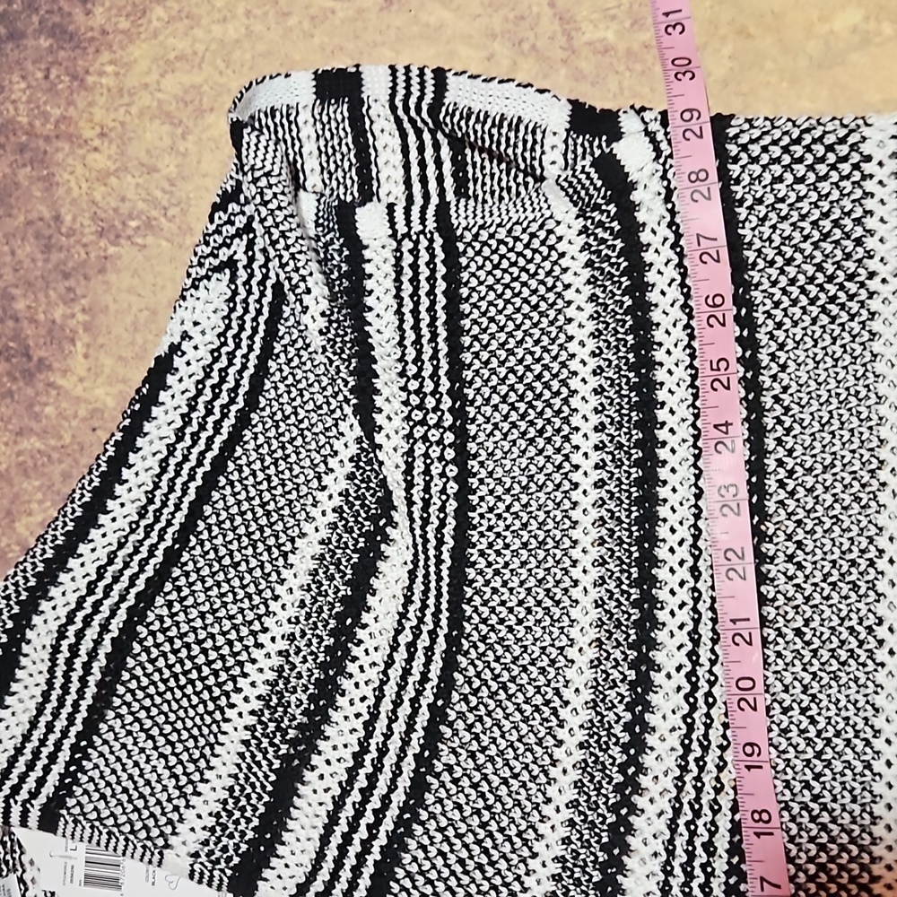 Eight Eight | Black and White Cotton Oversized Shrug Poncho - Picture 7 of 9